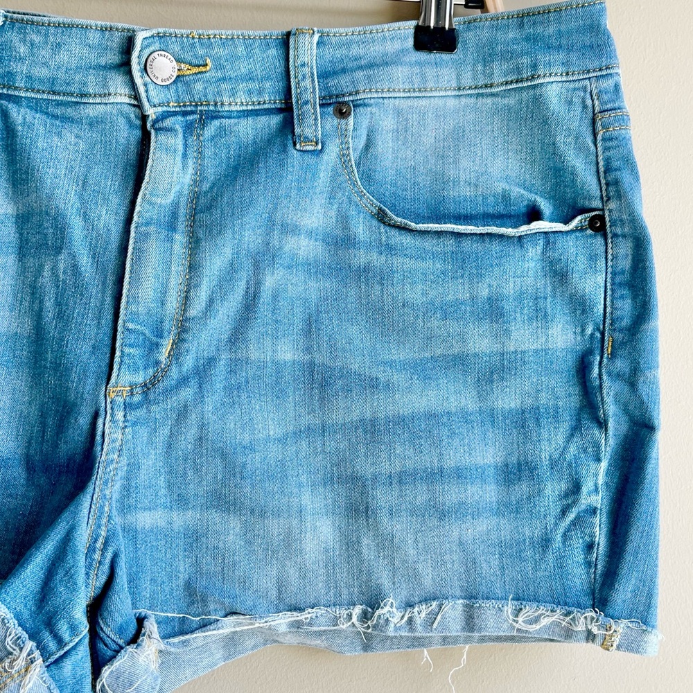 Universal Thread Women's High Rise MIDI Cutoff Denim Shorts - Picture 2 of 3